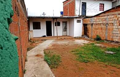 Imagem 6: Evandro Leal corretor de imóvel vende lote com casa na Qnr 03