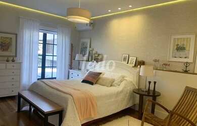 Imagem: A casa possui 3 Dormitórios, 3 Banheiros, 2 Vagas na garagem