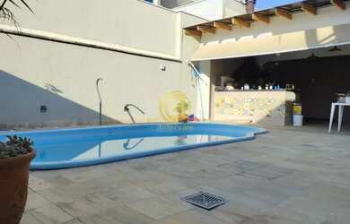 Imagem: A casa em condomínio possui 4 Dormitórios, 5 Banheiros, 4