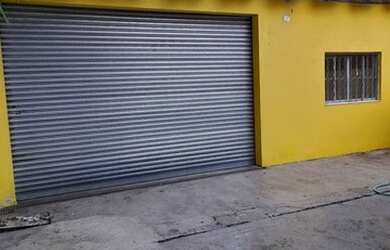 Imagem: A casa possui 2 Dormitórios, 1 Banheiro, 2 Vagas na garagem