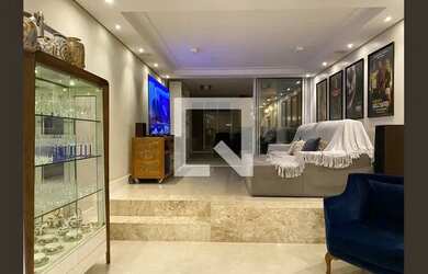 Imagem: A casa possui 4 Dormitórios, 4 Banheiros, 4 Vagas na garagem