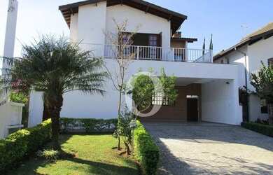 Imagem: A casa em condomínio possui 5 Dormitórios, 5 Banheiros, 5