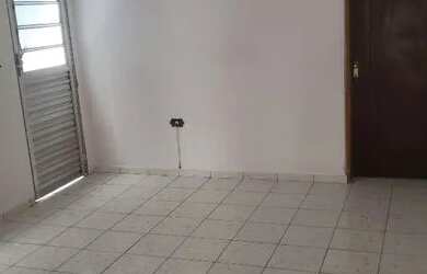 Imagem: A casa possui 2 Dormitórios, 2 Banheiros, 1 Vaga na garagem