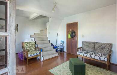 Imagem: A casa possui 3 Dormitórios, 3 Banheiros, 2 Vagas na garagem