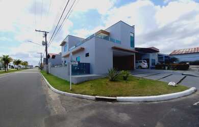 Imagem: A casa em condomínio possui 4 Dormitórios, 4 Banheiros, 4