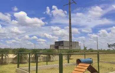 Imagem: O terreno possui 250m² de Área e está localizado em Senador