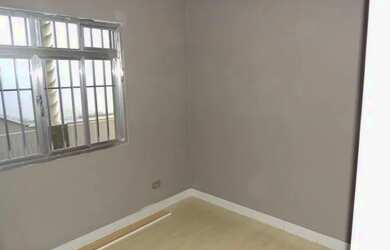 Imagem: A casa possui 3 Dormitórios, 1 Banheiro, 3 Vagas na garagem