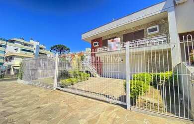 Imagem: A casa possui 5 Dormitórios, 2 Banheiros, 5 Vagas na garagem