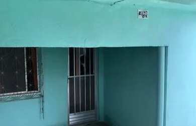 Imagem: A casa possui 4 Dormitórios, 2 Banheiros, 2 Vagas na garagem