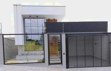 Imagem: A casa possui 3 Dormitórios, 3 Banheiros, 2 Vagas na garagem