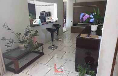 Imagem: A casa possui 2 Dormitórios, 4 Banheiros, 1 Vaga na garagem