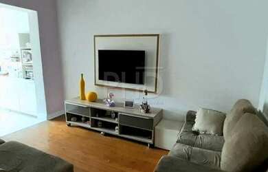 Imagem: A casa possui 4 Dormitórios, 3 Banheiros, 2 Vagas na garagem