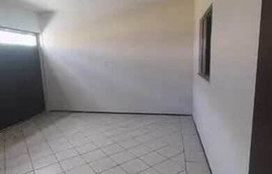 Imagem: A casa possui 2 Dormitórios, 2 Banheiros e está localizado