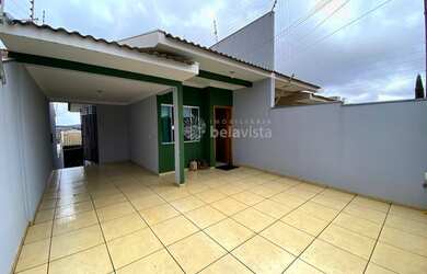 Imagem: A casa possui 2 Dormitórios, 2 Banheiros, 1 Vaga na garagem