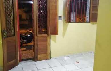 Imagem: A casa possui 3 Dormitórios, 2 Banheiros e está localizado