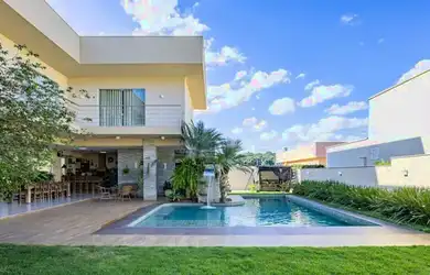 Imagem: A casa em condomínio possui 5 Dormitórios, 5 Banheiros, 4