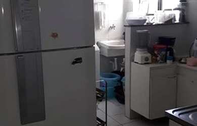 Imagem: O apartamento possui 2 Dormitórios, 1 Banheiro, 1 Vaga na garagem