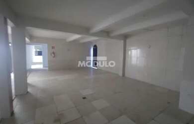 Imagem: A casa possui 3 Dormitórios, 5 Banheiros, 3 Vagas na garagem