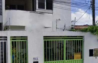 Imagem: A casa possui 4 Dormitórios, 3 Banheiros, 1 Vaga na garagem