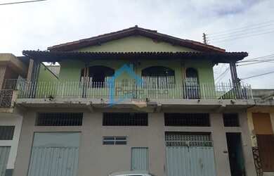 Imagem: A casa possui 4 Dormitórios, 1 Banheiro, 3 Vagas na garagem