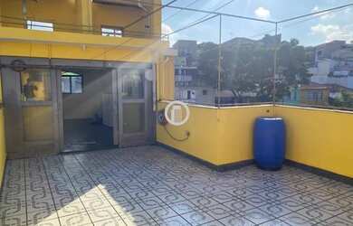 Imagem: A casa possui 5 Dormitórios, 3 Banheiros, 4 Vagas na garagem