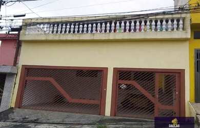 Imagem: A casa possui 3 Dormitórios, 3 Banheiros, 3 Vagas na garagem