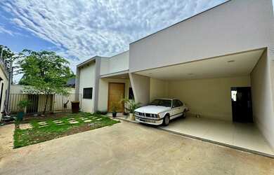 Imagem: A casa possui 3 Dormitórios, 4 Banheiros, 4 Vagas na garagem