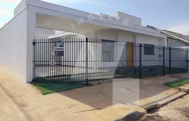 Imagem: A casa possui 2 Dormitórios, 1 Banheiro, 2 Vagas na garagem