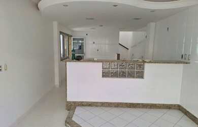 Imagem: A casa possui 5 Dormitórios, 5 Banheiros, 2 Vagas na garagem