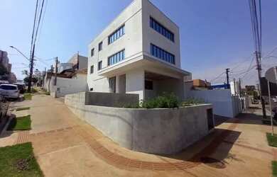 Imagem: O depósito possui 5 Vagas na garagem, 320m² de Área e está