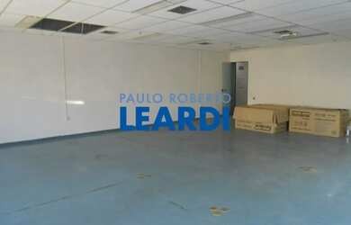 Imagem: O depósito possui 87m² de Área e está localizado em Água