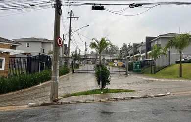 Imagem: A casa em condomínio possui 2 Dormitórios, 3 Banheiros, 2