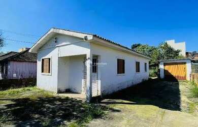 Imagem: A casa possui 2 Dormitórios, 1 Banheiro, 1 Vaga na garagem