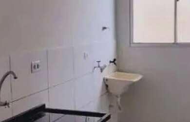 Imagem: O apartamento possui 2 Dormitórios, 1 Banheiro, 1 Vaga na garagem