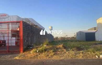 Imagem: O terreno possui 847m² de Área, Imóvel novo e está localizado