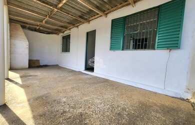 Imagem: O apartamento possui 3 Dormitórios, 1 Banheiro, 1 Vaga na garagem