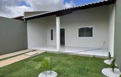 Imagem: A casa possui 2 Dormitórios, 2 Banheiros, 2 Vagas na garagem