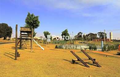 Imagem 7: Terreno de Esquina no Village Damha II - Frente para a Área de Lazer