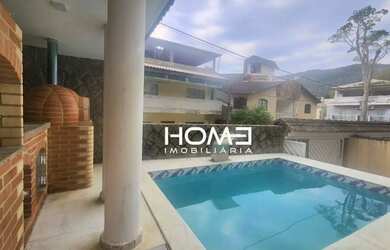 Imagem: A casa para alugar possui 3 Dormitórios, 5 Banheiros, 4 Vagas