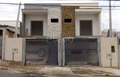 Imagem: A casa possui 3 Dormitórios, 2 Banheiros, 3 Vagas na garagem