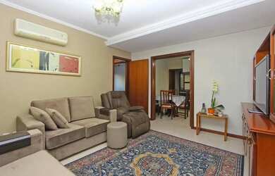 Imagem: A casa possui 5 Dormitórios, 4 Banheiros, 5 Vagas na garagem