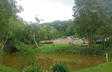 Imagem: A chácara possui 2.890m² de Área e está localizado em Juquitiba