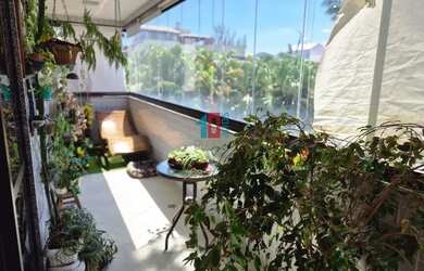 Imagem: O apartamento possui 3 Dormitórios, 1 Banheiro, 2 Vagas na