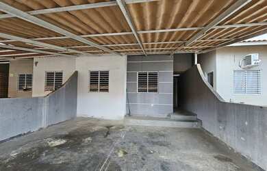 Imagem: A casa em condomínio possui 2 Dormitórios, 1 Banheiro, 2 Vagas