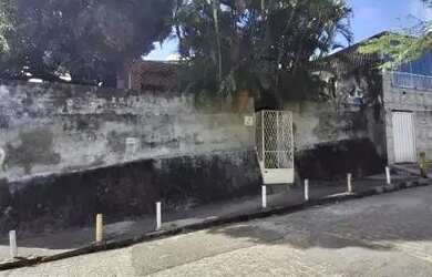 Imagem: A casa possui 3 Dormitórios, 2 Banheiros, 1 Vaga na garagem