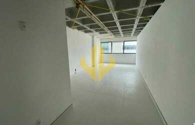 Imagem: O depósito possui 1 Vaga na garagem, 34m² de Área e está