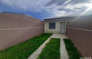 Imagem: A casa possui 2 Dormitórios, 1 Banheiro, 1 Vaga na garagem