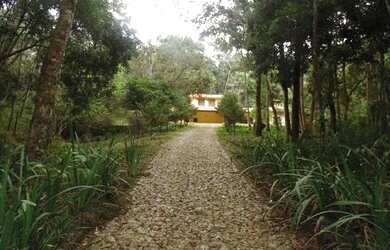 Imagem: A casa em condomínio possui 5 Dormitórios, 3 Banheiros, 5
