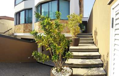 Imagem: Sobrado para venda tem 320 metros quadrados com 3 quartos em