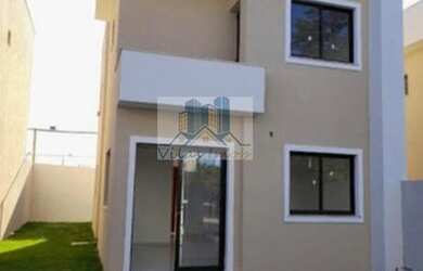 Imagem: A casa possui 4 Dormitórios, 3 Banheiros, 2 Vagas na garagem